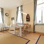 Frieda Apartment *